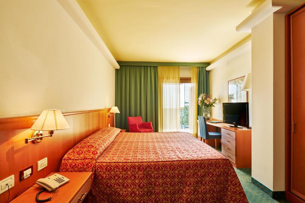 Hotel Rialto Градо Экстерьер фото