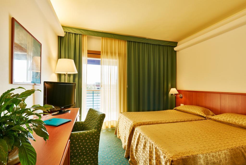 Hotel Rialto Градо Экстерьер фото